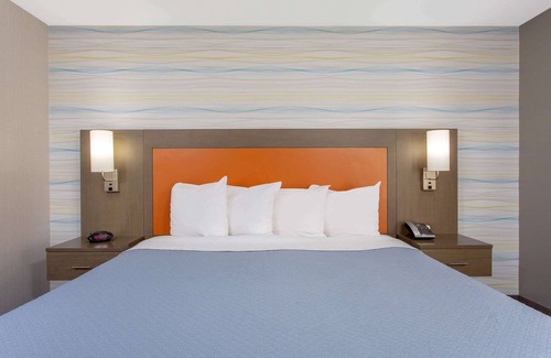 Lanham Hotel | Days Inn by Wyndham Lanham Washington DC