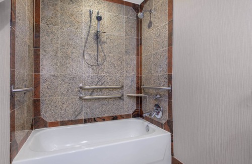 Lanham Hotel | Days Inn by Wyndham Lanham Washington DC