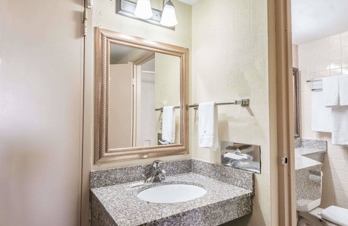 Niles Hotel | Days Inn by Wyndham Niles