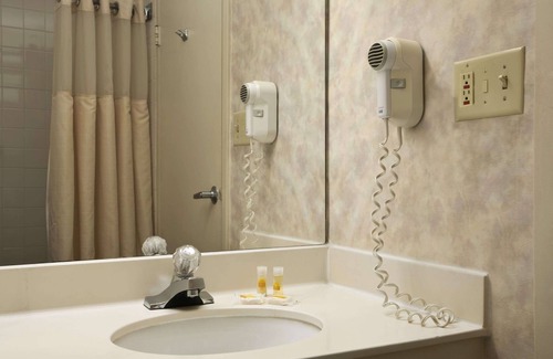 Sidney Hotel | Days Inn by Wyndham Sidney OH