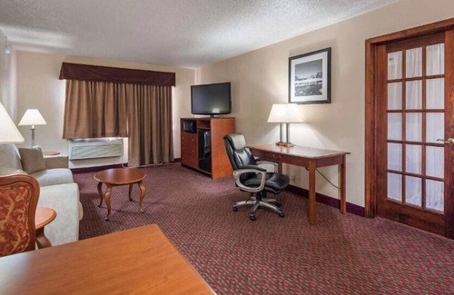 St. Charles Hotel | Days Inn by Wyndham St. Charles IL