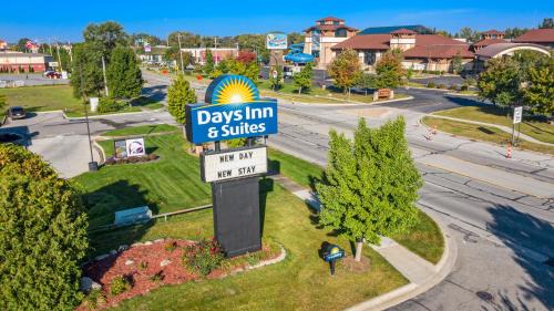 Mount Pleasant Hotel | Days Inn & Suites by Wyndham Mt Pleasant