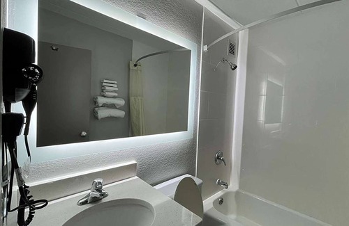 Springfield Hotel | Days Inn & Suites by Wyndham Springfield OH