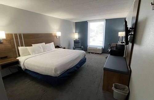 Springfield Hotel | Days Inn & Suites by Wyndham Springfield OH