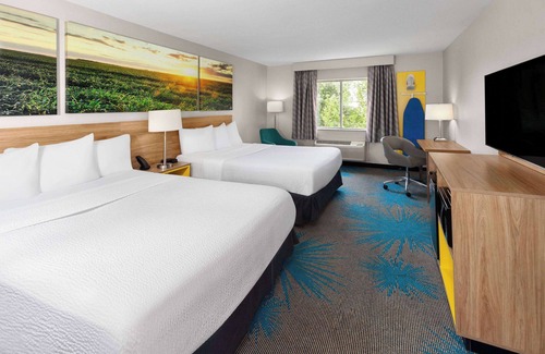 Morris Hotel | Days Inn & Suites by Wyndham of Morris