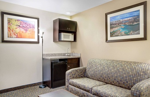 Page Hotel | Days Inn & Suites by Wyndham Page Lake Powell