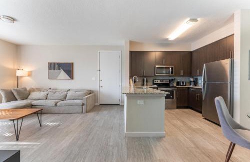 Daytona Beach Wohnung | Daytona 2BR Getaway Parking Family Pet-Friendly