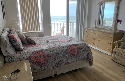 Daytona Beach Resort | DAYTONA GETAWAY OCEAN FRONT CONDO