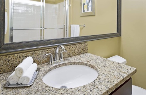 Daytona Beach Hotel | Daytona's Best Kept Secret! Full Kitchen, Outdoor Pool, Free Parking!