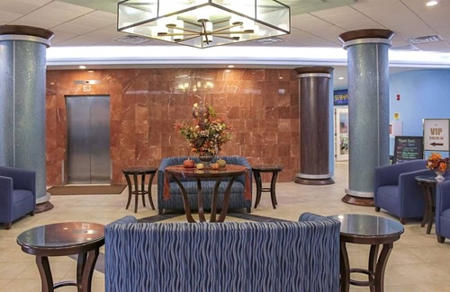 Daytona Beach Hotel | Daytona's Best Kept Secret! Full Kitchen, Outdoor Pool, Free Parking!