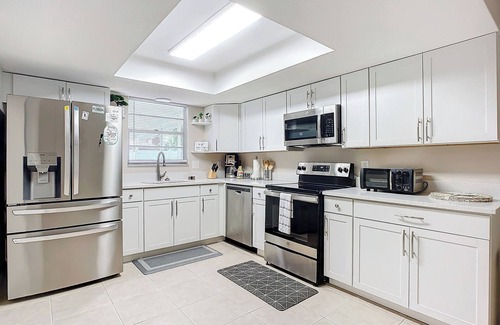 Holly Hill Haus | Daytona's Perfect 10