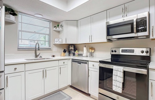 Holly Hill Haus | Daytona's Perfect 10