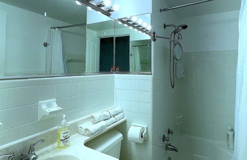 Bostwick Park Eigentumswohnung | Dazzling Daytona Beach Ocean Front View & Balcony-8