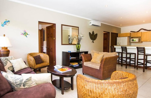 Playa Flamingo Eigentumswohnung | Dazzling Ocean Views From Cliff in Flamingo - Magnificent Inside and Out