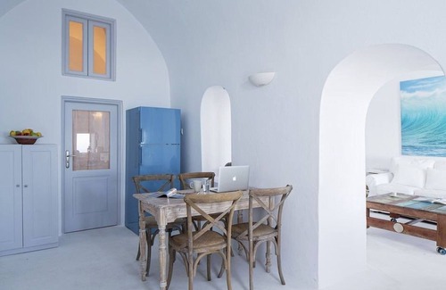 Imerovigli Villa | Dazzling Santorini Villa | 3 Bedrooms | Villa Orpheus | Private Terrace with Stunning Caldera Views & Jacuzzi Plunge Pool | Imerovigli