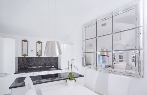 Oia Villa | Dazzling Santorini Villa | 3 Bedrooms | Villa Il Vento | Heated infinity pool | Great Location with Stunning Sea Views | Modern design | Oia