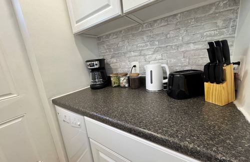 Jefferson Manor Haus | DC Suburb Home w/Parking | Near Metro & DC