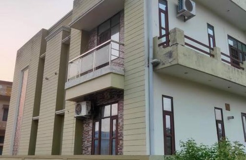 Dehradun Wohnung | DDN-3BHK King Size Villa Near Airport Dehradoon