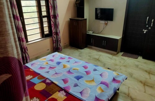 Dehradun Wohnung | DDN-3BHK King Size Villa Near Airport Dehradoon