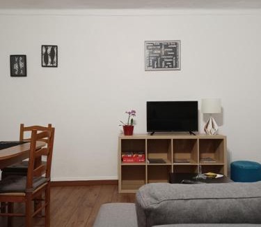 Lousa Wohnung | De Cá - suite com acesso independente e kitchenette