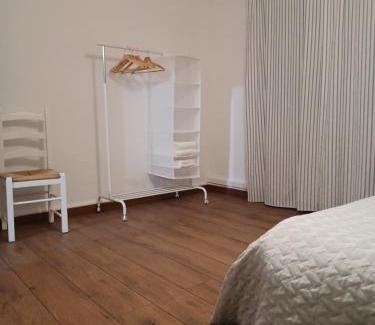 Lousa Wohnung | De Cá - suite com acesso independente e kitchenette