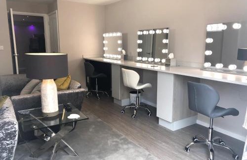 Nantgarw Haus | De Courceys Manor Suites & Cottages