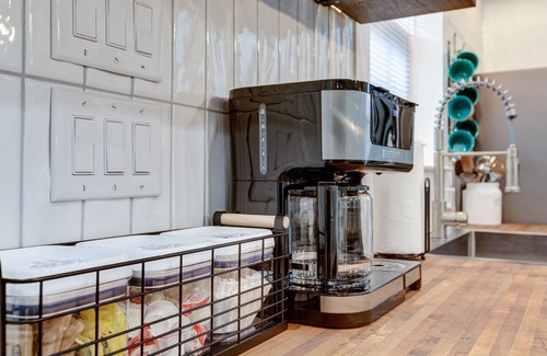 Winston - Salem Haus | Deacon Stays: The Cottage - Walk to WFU