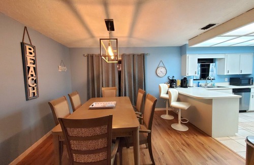 Florida Shores Haus | đŹ Riesiger Pool Whirlpool đ´ KĂźhlen Sie sich in diesem Sommer im 4/2-Bad ab, eingezäunt, Grillbereich