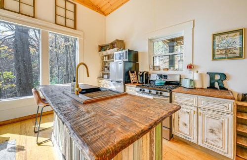 Mountain City Haus | Deck and Fire Pit Mtn-View Cabin in Rabun Gap