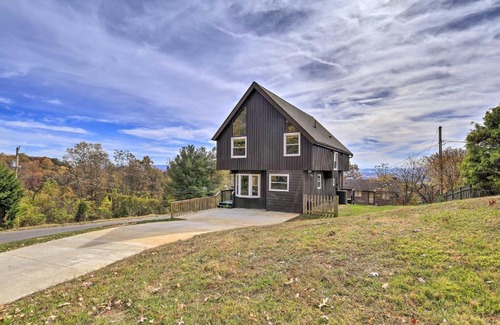 Lynn Garden Haus | Deck and Mtn Views Fain Chalet in Kingsport