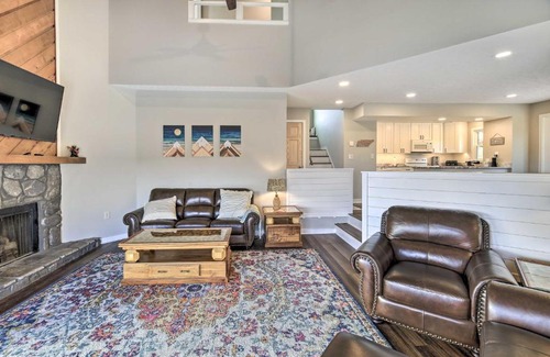 Lynn Garden Haus | Deck and Mtn Views Fain Chalet in Kingsport