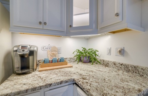 Bealeton Haus | Deck & Pastoral Views! Bealeton Farmhouse Escape