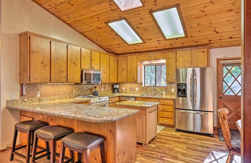 Twain Harte Kabine | Deck w/ Forest Views: Quiet Twain Harte Cabin!