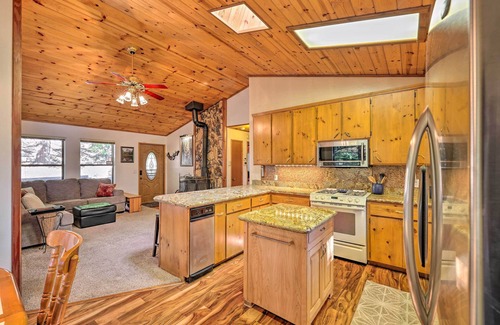 Twain Harte Kabine | Deck w/ Forest Views: Quiet Twain Harte Cabin!