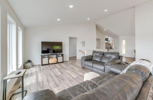 Eddyville Haus | Deck with Lake Barkley Views Spacious Family Home!