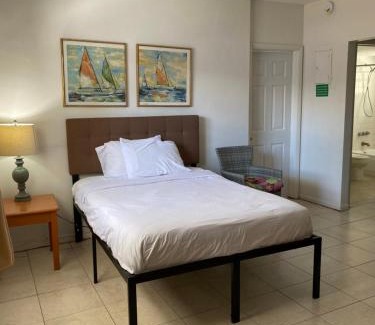 Lauderdale-by-the-Sea Hotel | Dee Jay Beach Resort