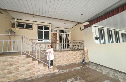 Kulim Wohnung | Deena's Cottage Homestay Kulim Hitech Hospital Kulim, Three bedrooms Single Storey Terrace House