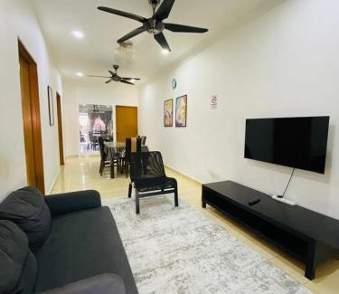 Kulim Wohnung | Deena's Cottage Homestay Kulim Hitech Hospital Kulim, Three bedrooms Single Storey Terrace House