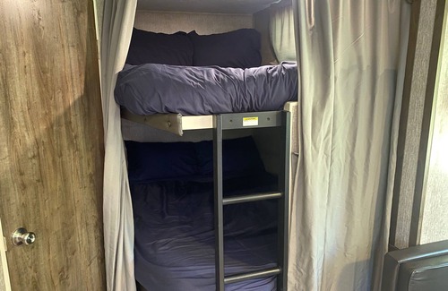 Grass Valley Haus | Deer Crossing in Grass Valley