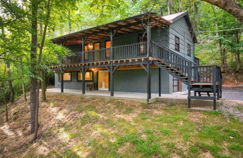 Franklin Kabine | DeerRidge Lodge-Charming Retreat mins from Historic Franklin and Nashville.