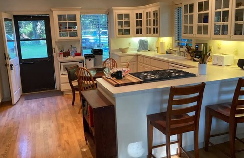 Hayburn Heights Hütte | Delafield Cottage on Lower Nemahbin Lake - Canoe & Kayak Included