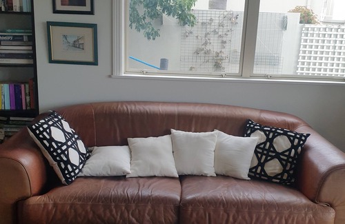 Gulf Harbour Wohnung | Delightful 1 B\R apartment. King Bed + Ensuite.