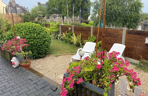 Ploubazlanec Haus | Delightful 2-bedroom house with WiFi in Ploubazlanec