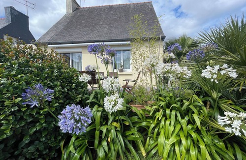 Ploubazlanec Haus | Delightful 2-bedroom house with WiFi in Ploubazlanec