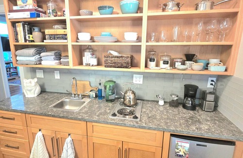 Ashland Hütte | Delightful 2~bedroom, pet~friendly cottage~Walking distance to everything!