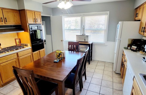 Glenview Haus | Delightful Cozy Home, 2 Bedroom, 1 full Bath, Conveniently located.