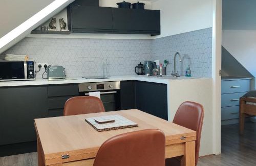 Chorlton-by-Backford Wohnung | Delightful & Picturesque Modern Detached Apartment, Next to Chester Zoo, Near Park and Ride to City Centre