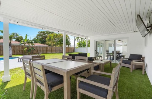 Deerfield Beach Haus | Delilas Chic 3 Bedroom 2 bath Abode with Heated Pool