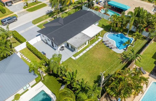 Deerfield Beach Haus | Delilas Chic 3 Bedroom 2 bath Abode with Heated Pool
