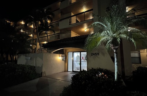 Delray Beach Eigentumswohnung | Delray Racquet Club, Modern Updated Condo! 2-Bedroom, 2 Bath 2 miles to beach